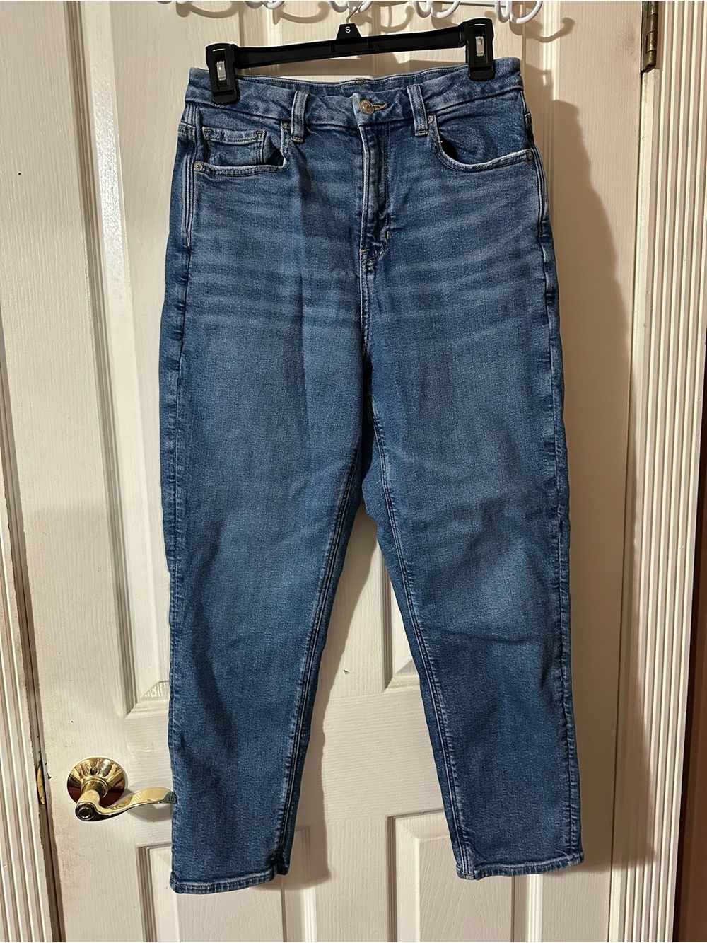 American Eagle Outfitters Women's Curvy Mom Jeans Jeans in Classic Blue